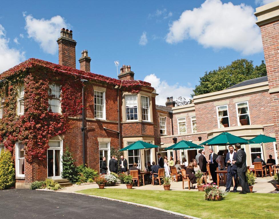Farington Lodge Hotel Preston  Exteriör bild