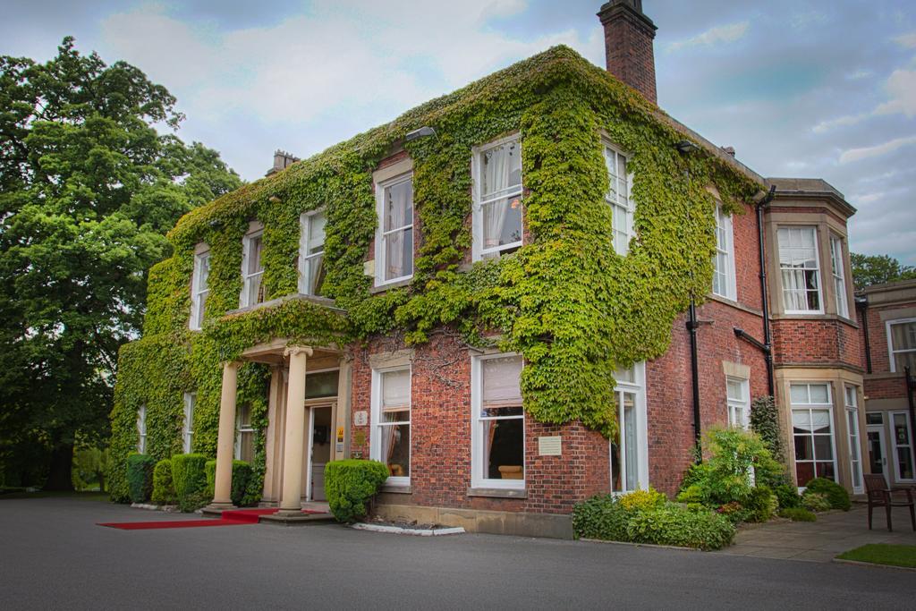 Farington Lodge Hotel Preston  Exteriör bild