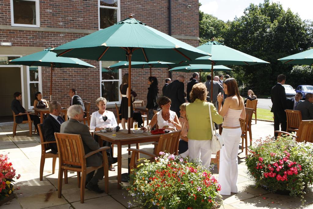 Farington Lodge Hotel Preston  Exteriör bild