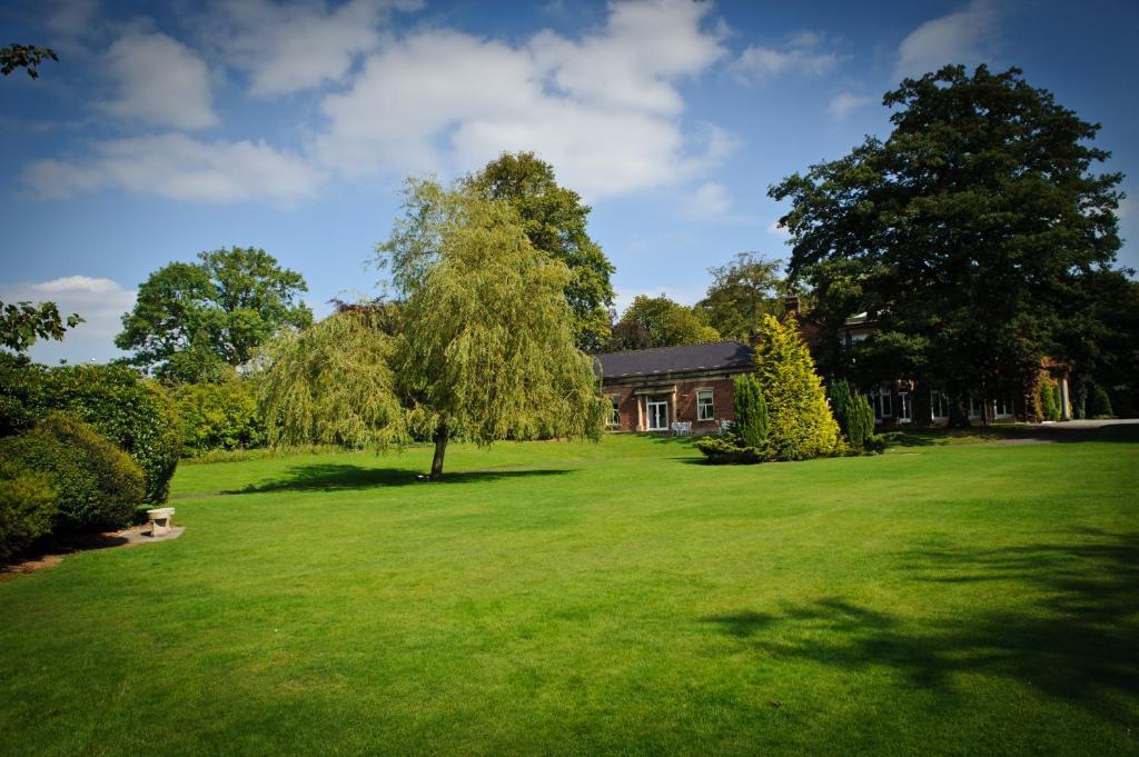 Farington Lodge Hotel Preston  Exteriör bild