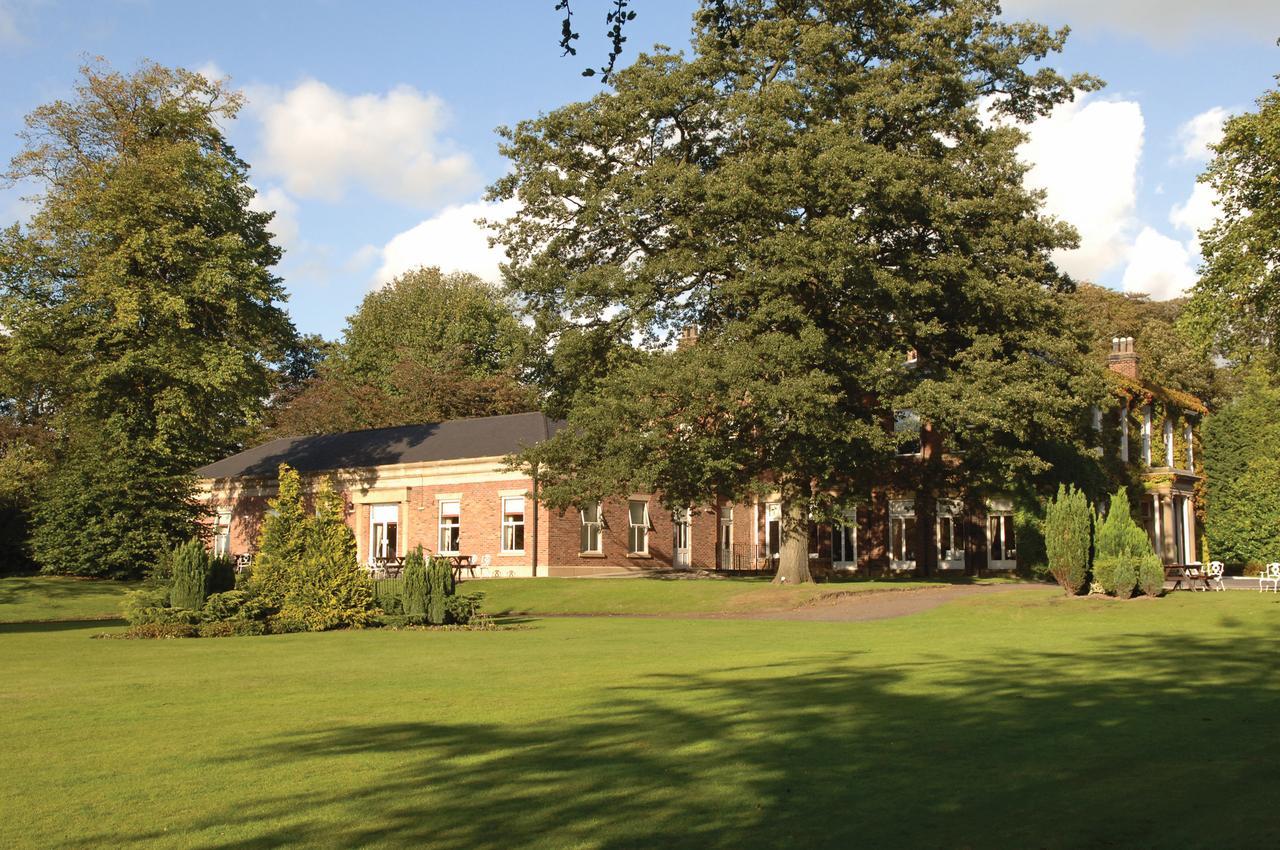 Farington Lodge Hotel Preston  Exteriör bild
