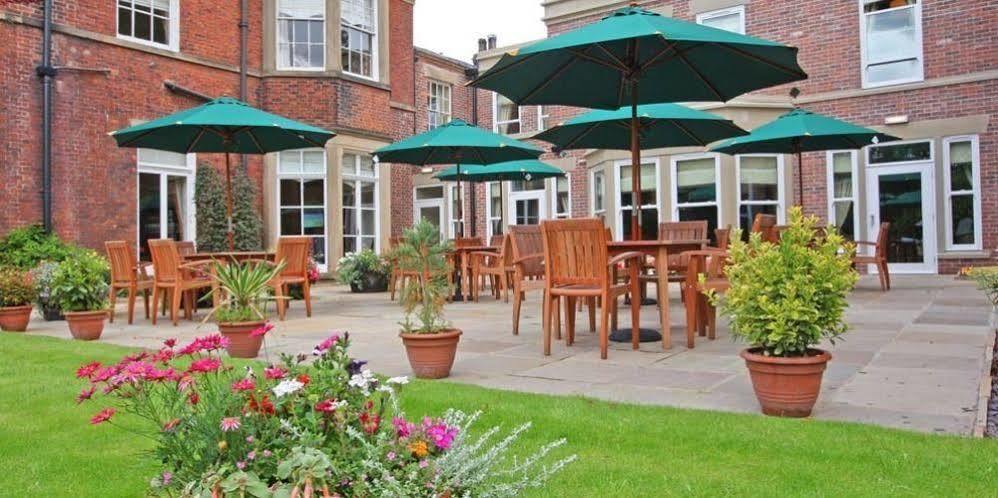 Farington Lodge Hotel Preston  Exteriör bild